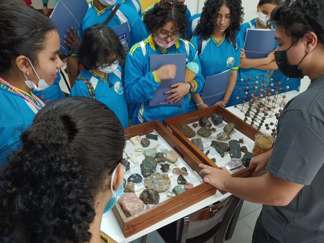 Laboratório de Cristalografia e Mineralogia